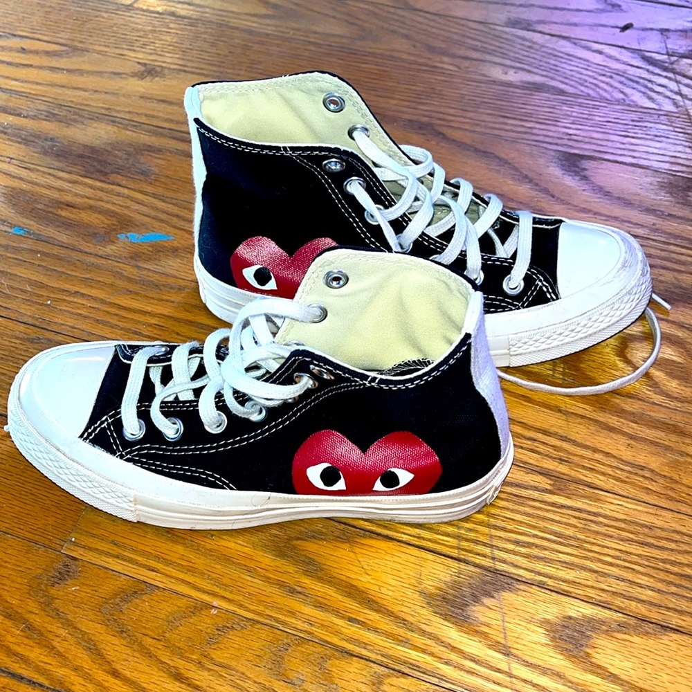 These have only been worn 4 times and there in pretty good condition
